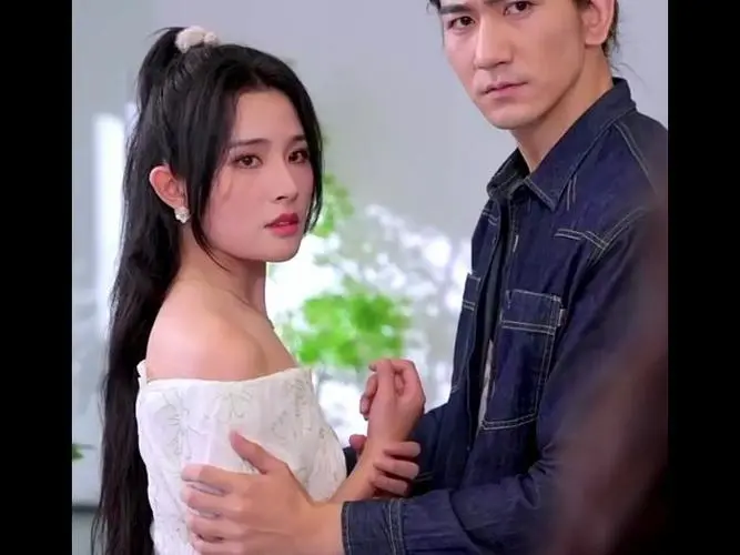 《异能纣王之现代传奇》：当古代暴君穿越到现代！异能觉醒，颠覆都市的超燃爽剧！