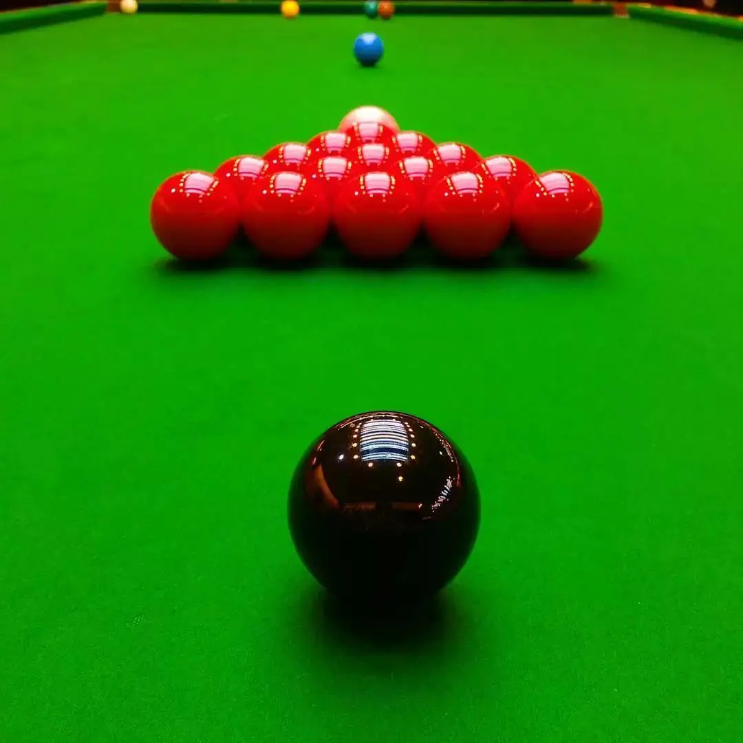 2023斯诺克国锦赛：塞尔比VS肖国栋，巅峰对决的战术博弈与绿茵场上的激情碰撞